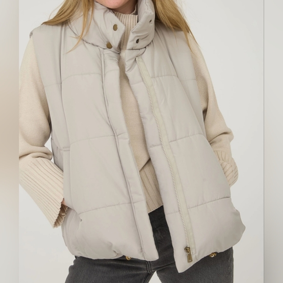 #790 🛑048 S,M,L Fabulous Solid Zip Up Puffer Vest - Picture 8 of 9